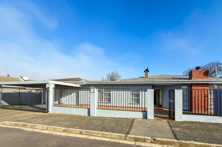 4 Bedroom Property for Sale in Monte Vista Western Cape